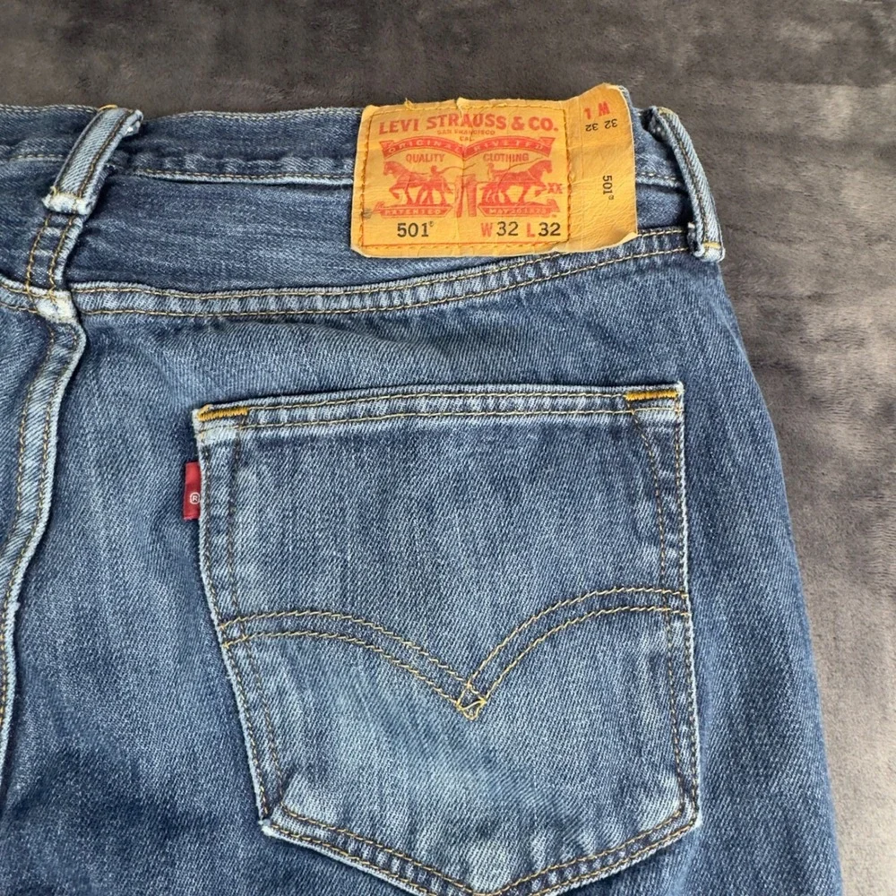 Levi's 501 Original Fit Jeans Mens 32x32 Blue Denim Button Fly Straight Leg